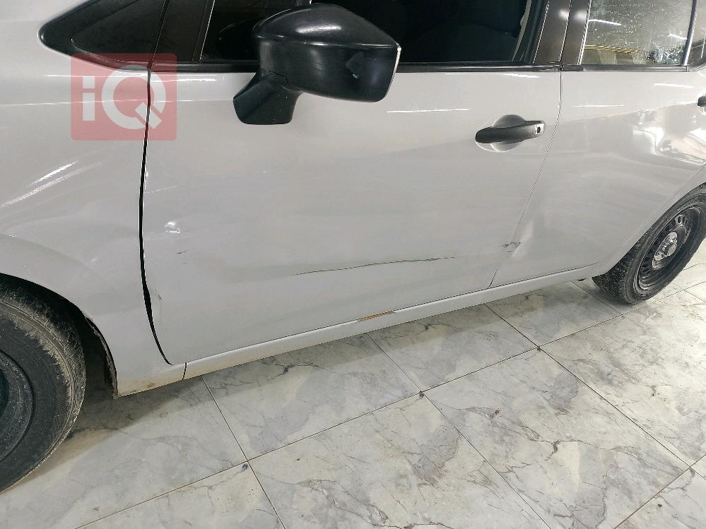 نيسان فيرسا